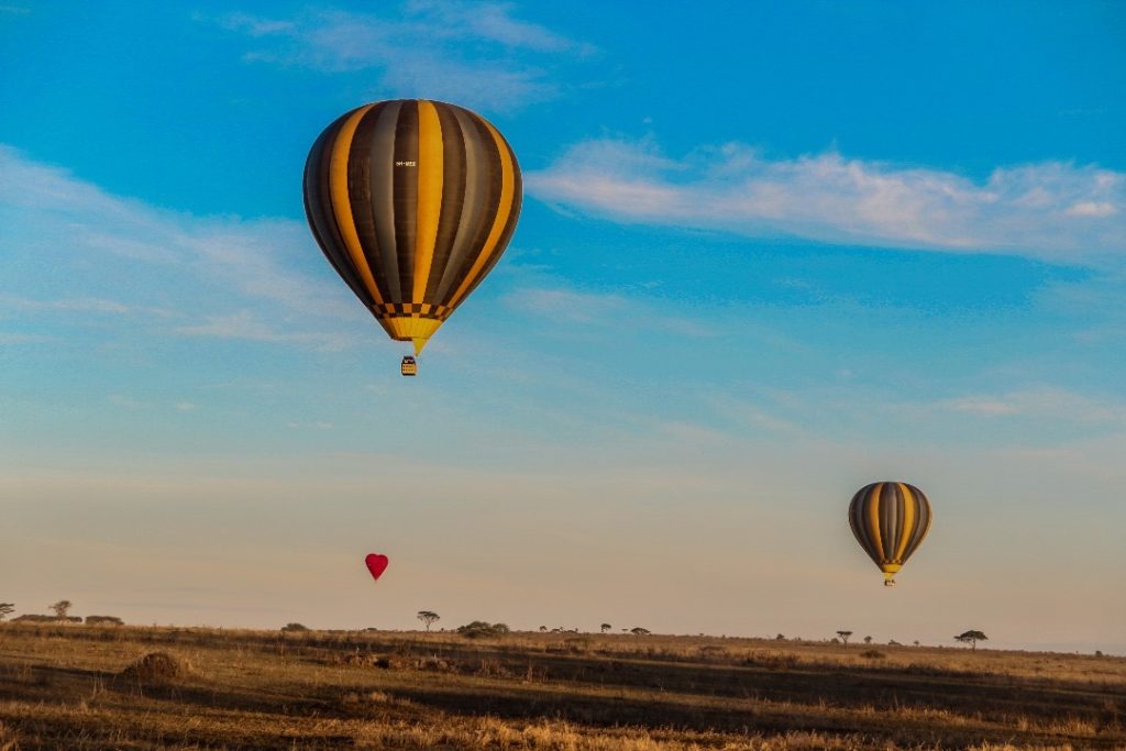 Miracle experience hot air balloon flying over the Serengeti 